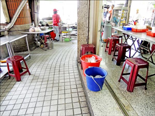 傳播妹害街戰 早餐店員衰中彈-高雄當舖,高信當舖,高雄合法當舖